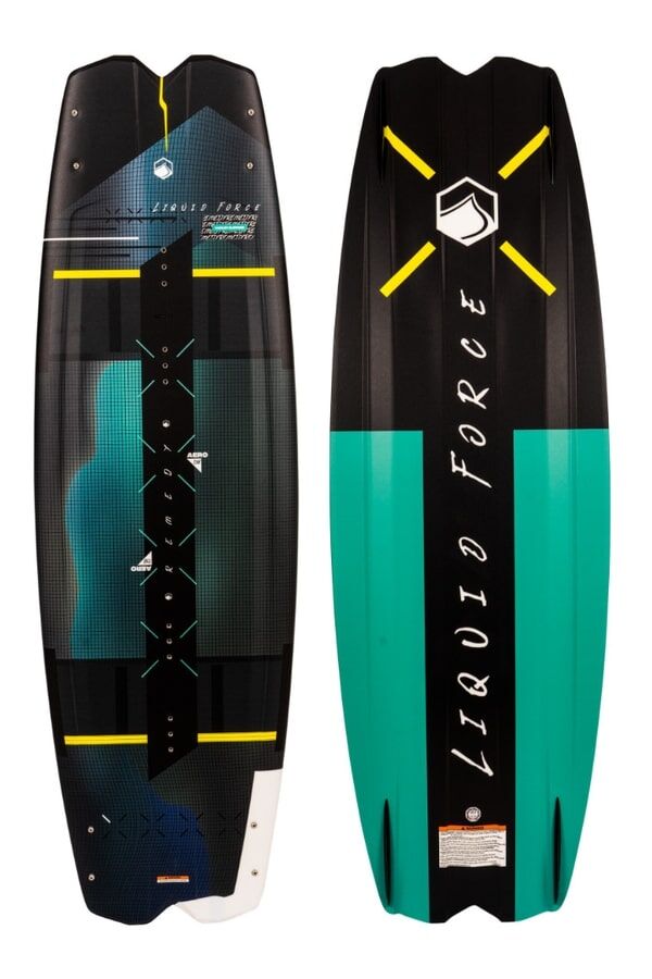 REMEDY AERO BOAT WAKEBOARD kaufen | Liquid Force Wakeboard für optimale Boot-Performance mit leichtgewichtiger Aero-Konstruktion REMEDY AERO BOAT WAKEBOARD Wakeboard von Liquid Force in Action auf dem Wasser