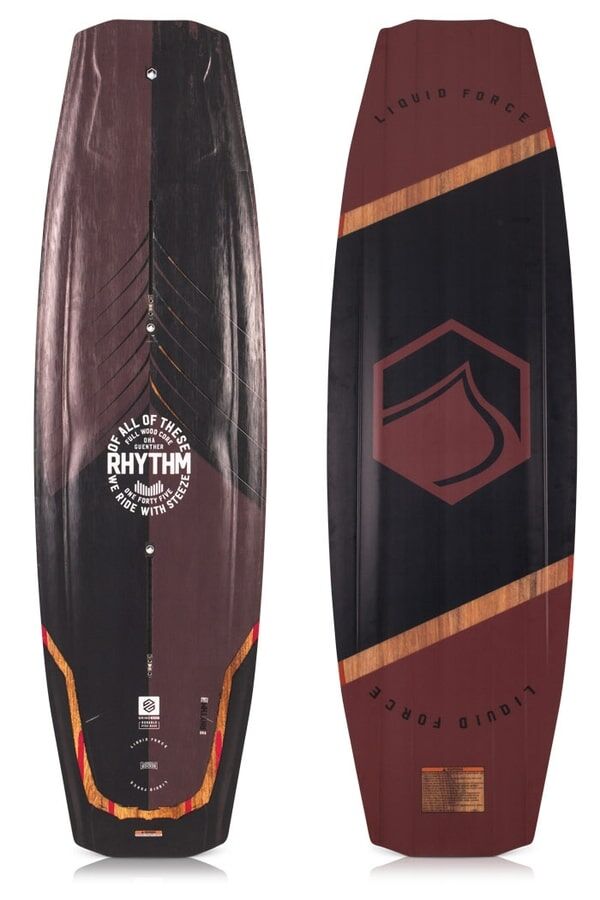 RHYTHM PARK WAKEBOARD kaufen | Liquid Force Wakeboard für optimale Park-Performance RHYTHM PARK WAKEBOARD Wakeboard von Liquid Force in Action auf dem Wasser