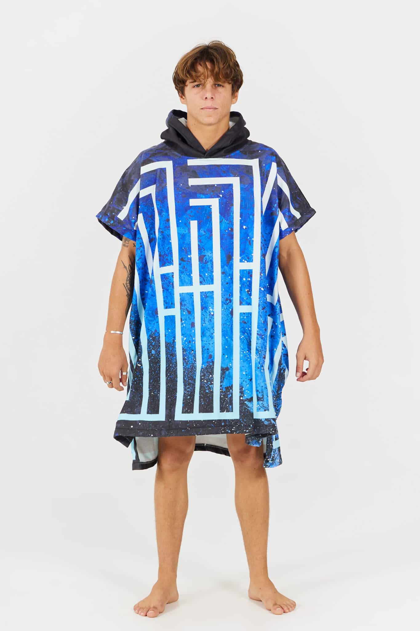 After Essentials Artist's Series Poncho L'atlas3 After Essentials Artist's Series Poncho L'atlas3